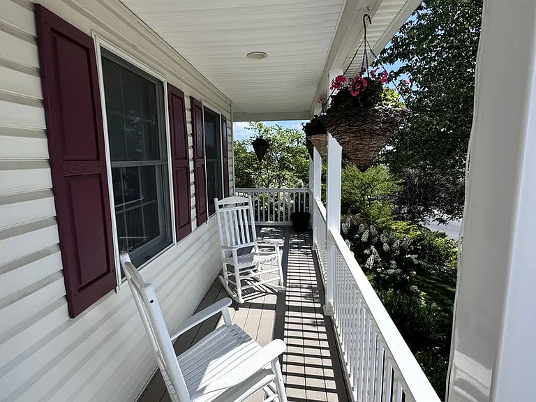1861 Park Rd — Photo 2