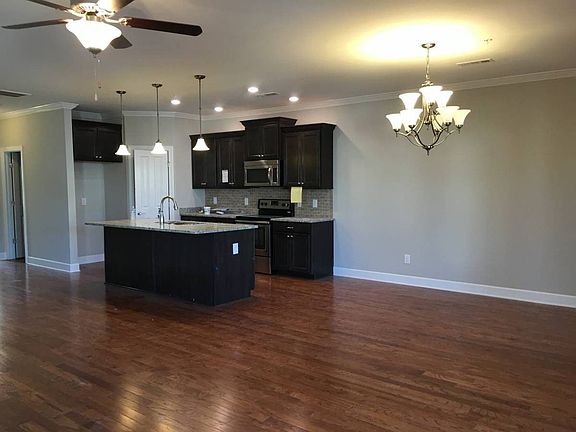 3rd image of 536 Sydenham Dr