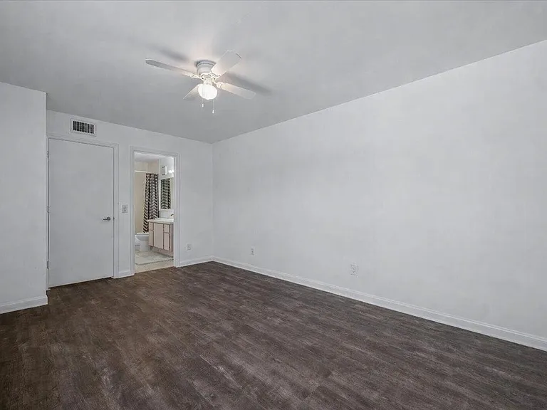 1945 Stratford Way — Photo 22