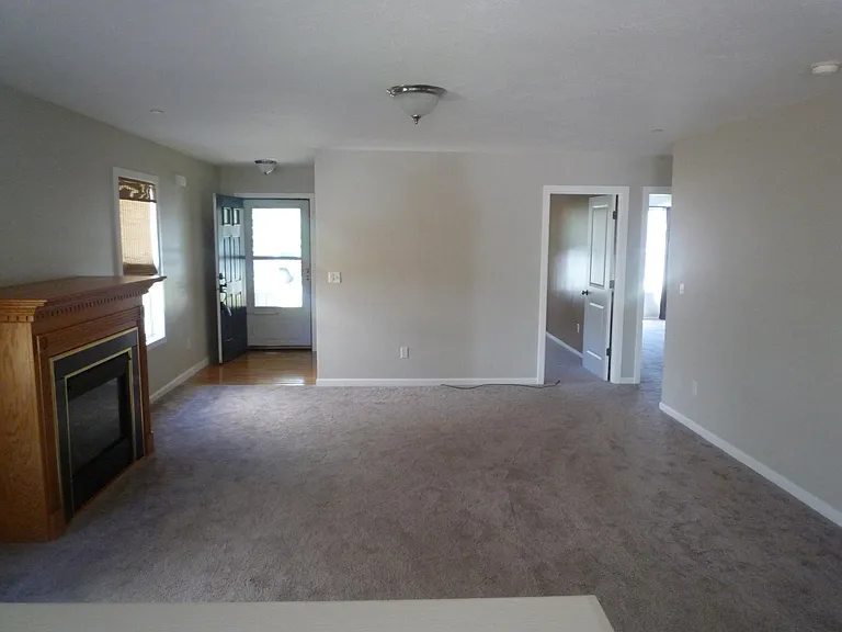 2449 Tolmie Ave — Photo 19