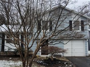 85 Gaslight Ln, Rochester, NY 14610