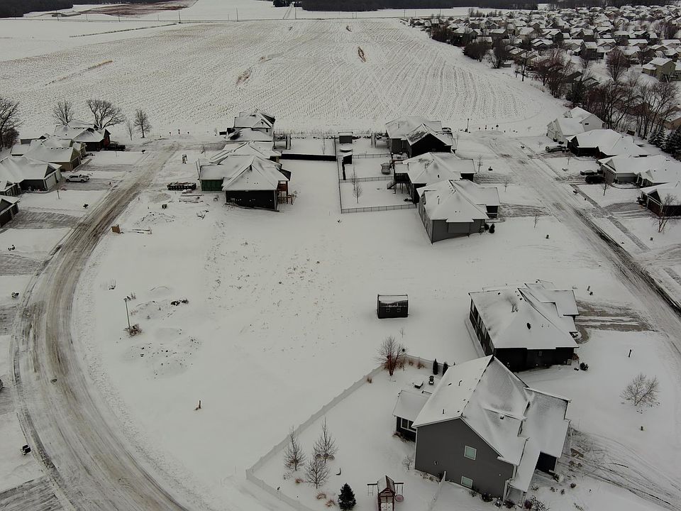 2nd image of 606 Summer Ave SE