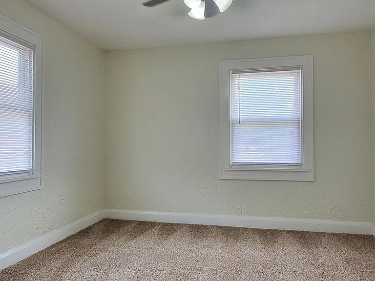 2742 Shelby St — Photo 12
