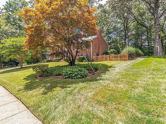 4th image of 4704 Ponderosa Dr