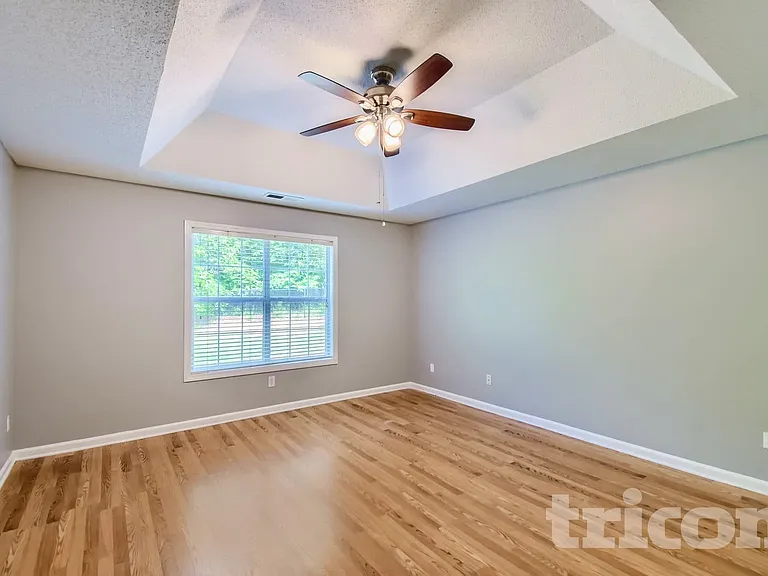 390 River Point Dr — Photo 10