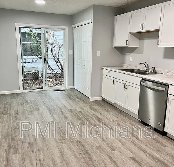3110 Voll Ln — Photo 6