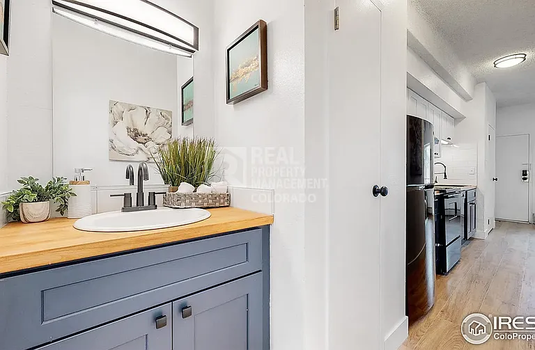 590 N Logan St #304 — Photo 8