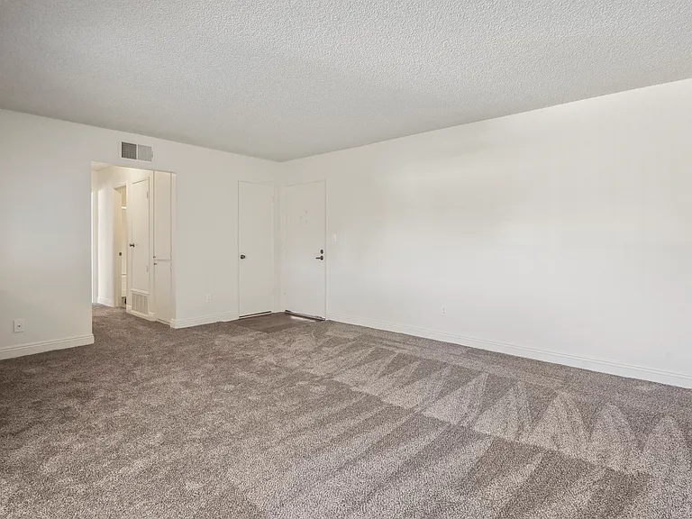 Sierra West Apartments — Photo 42