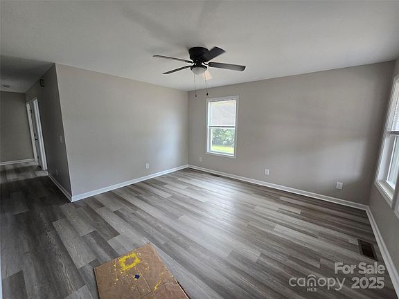 4th image of 205 W Roswell St