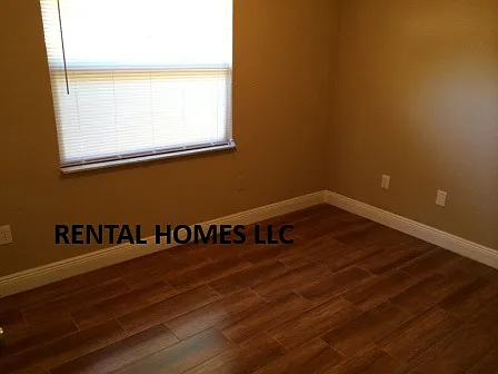 133 Clyde Ave — Photo 8