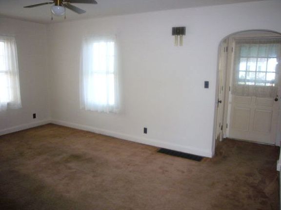 3rd image of 58 Glenbeck Ln
