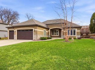 N27W27075 Woodland Dr, Pewaukee, WI 53072