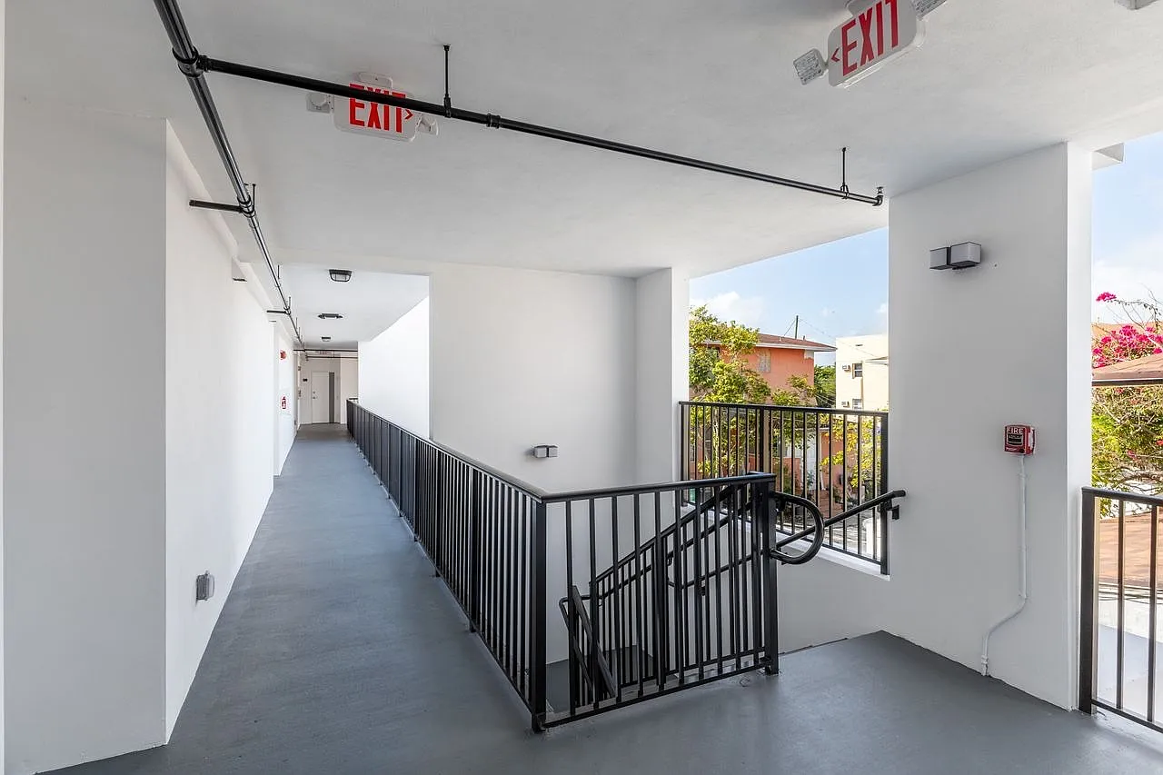 2 bed, 640 sqft, $2,500 — Photo 3