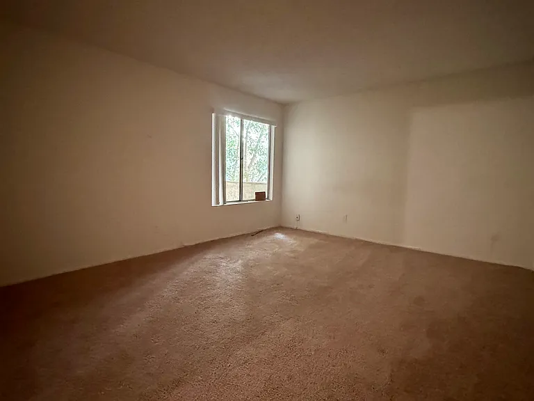 4901 Whitsett Ave #206 — Photo 15