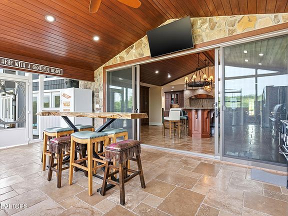 39th image of 401 Gholdston Dr