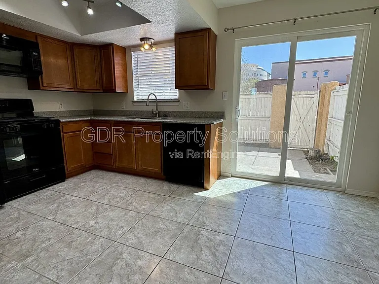 700 Fruit Ave NW — Photo 11