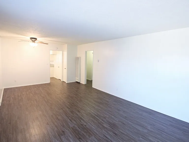 Linden Court Apartments — Photo 110