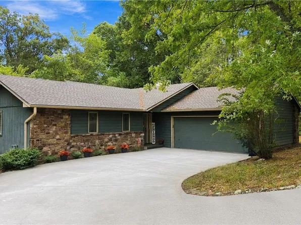 8 Helmsley Ln, Bella Vista, AR 72715