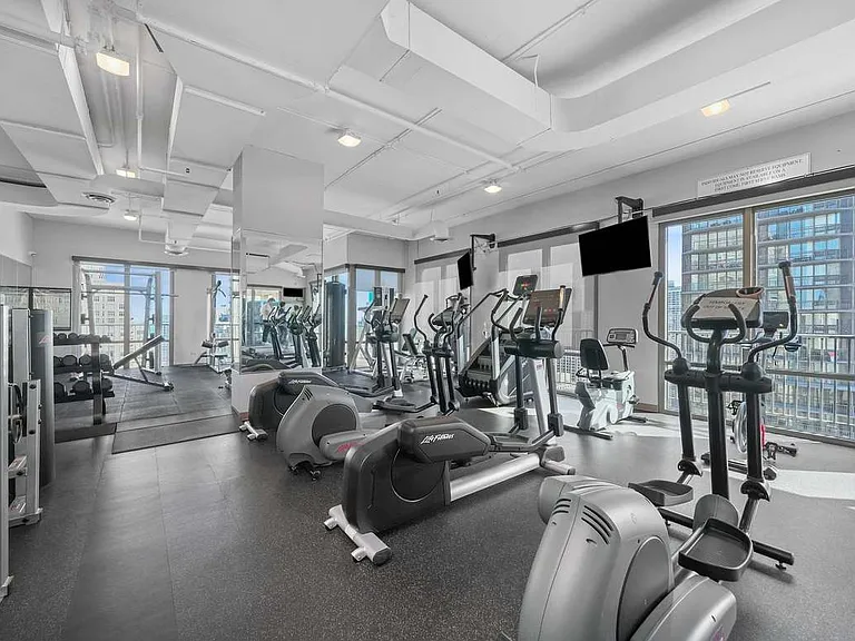 2 E Erie St #2801 — Photo 11