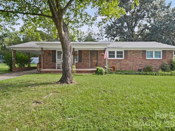 3502 Merry Oaks Ln, Dallas, NC 28034