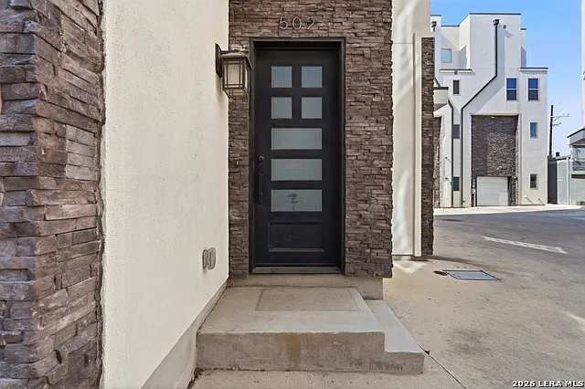 3 bed, 2.5 bath, 1598 sqft, $2,750 — Photo 2