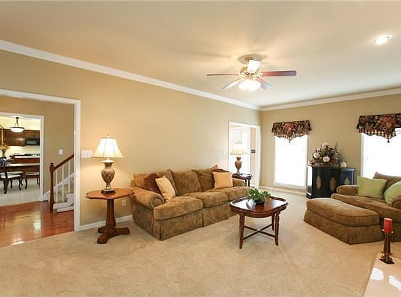 4th image of 2581 Hedgerow Ln