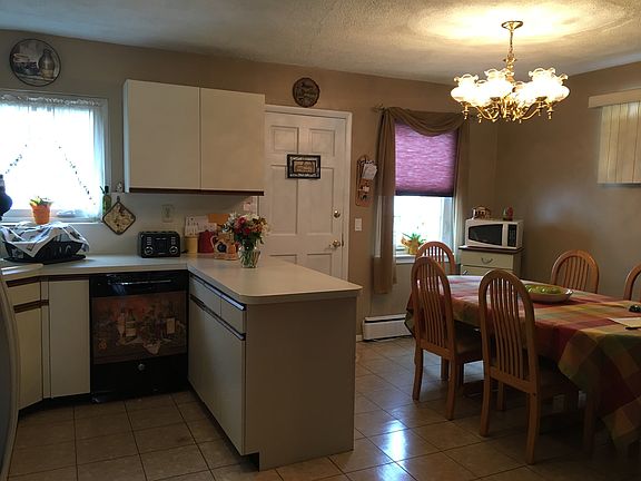 4th image of 3190 Fairmount Ave