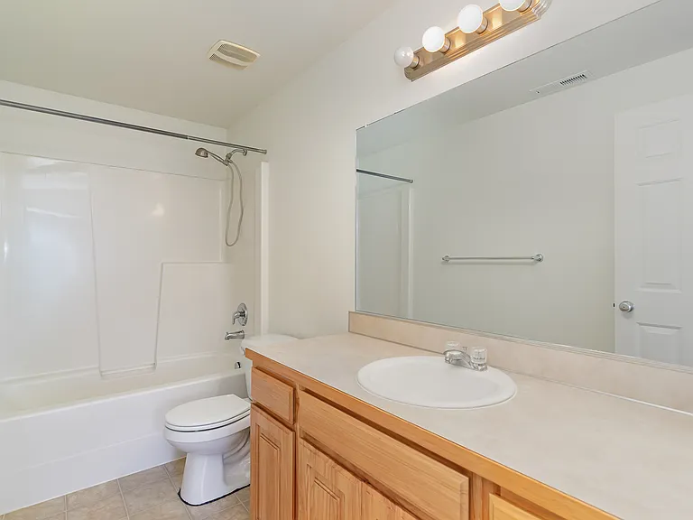 Upstrairs Bathroom