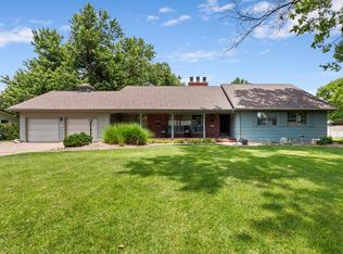 910 W 4th St, Halstead, KS 67056
