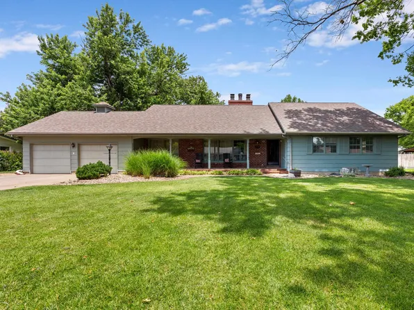 910 W 4th St, Halstead, KS 67056