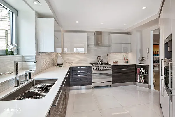 Sold by Sotheby's International Realty | media 5