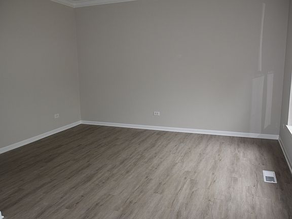 4th image of 529 Camargo Club Dr