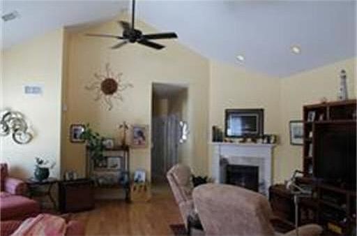 4th image of 23 Village Way