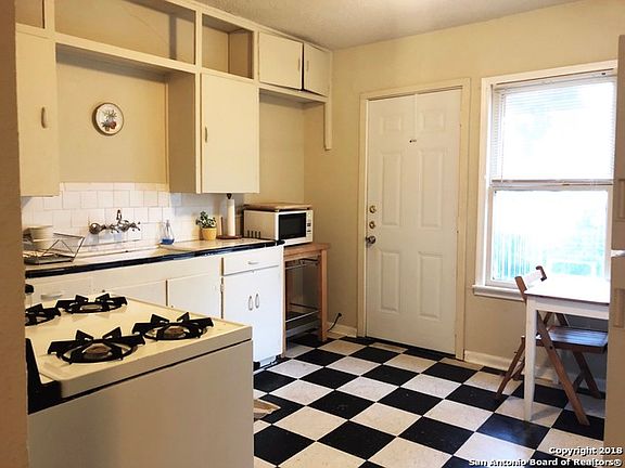 3rd image of 1006 W Woodlawn Ave APT 4