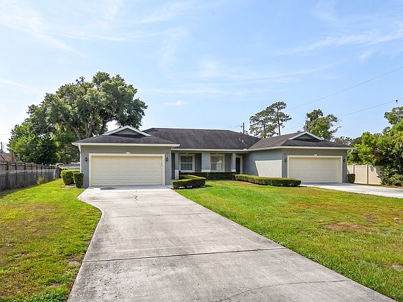 Each unit has it's own 2 car garage and dedicated driveway. No sharing driveways.