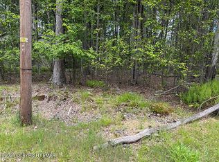 6 Winnebago Dr, Pocono Lake, PA 18347