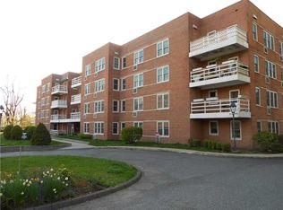 50 Lafayette Pl APT 1B, Greenwich, CT 06830