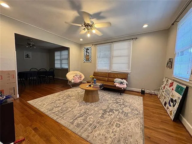 2 bed, 1.0 bath, 1200 sqft, $2,200 — Photo 2