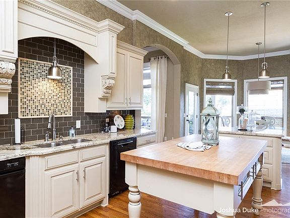 4th image of 2614 N Timberglen Ln