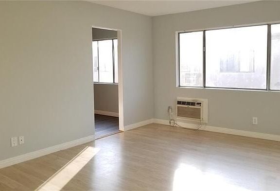 2nd image of 3010 Vineland Ave #103