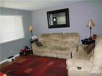 Previous picture of living room.