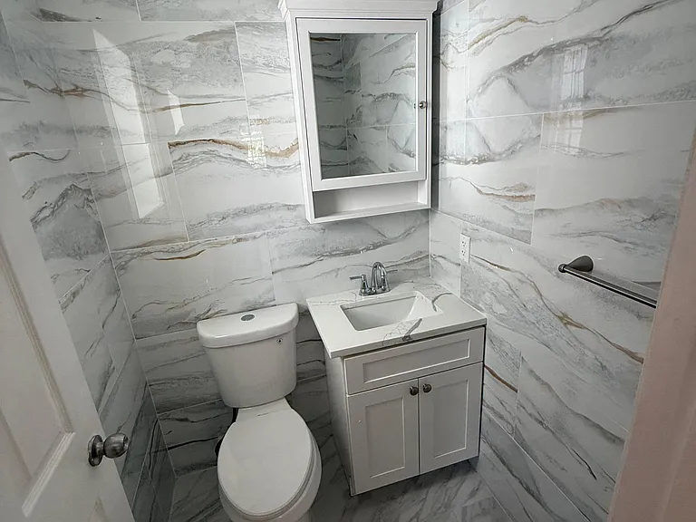 1051 Cauldwell Ave #1 — Photo 8