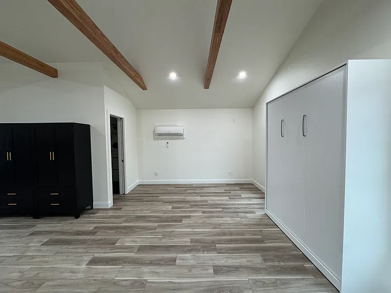 1034 Everett Ave — Photo 11