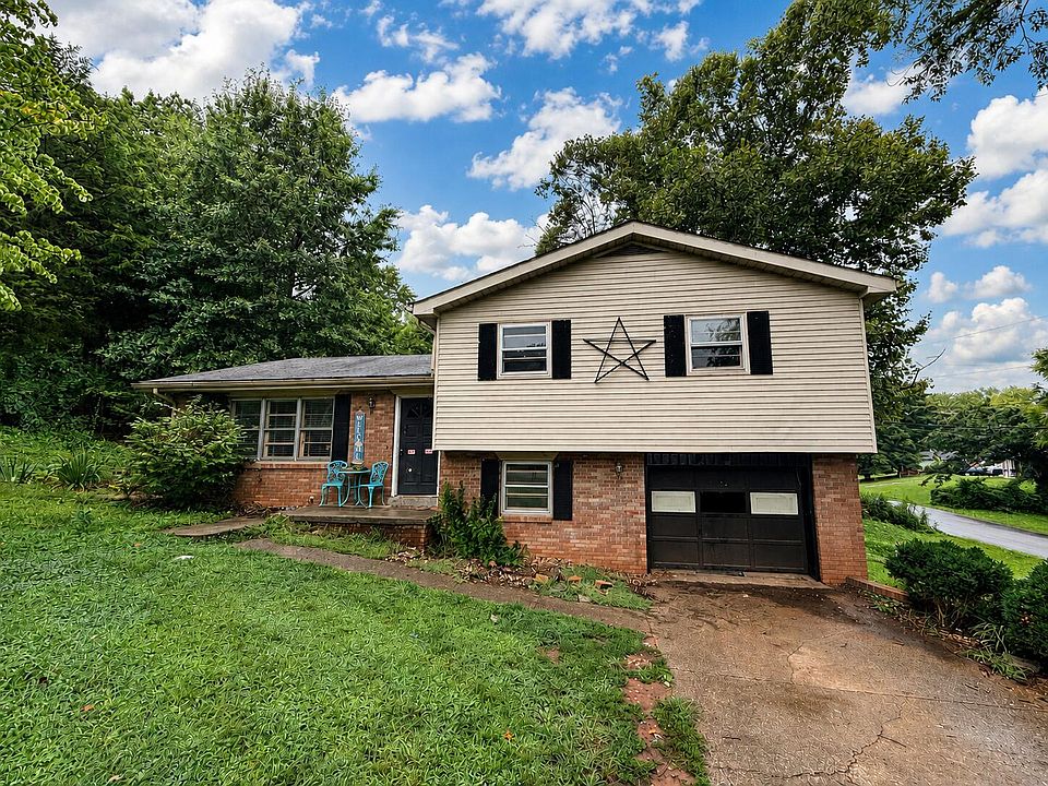 1st image of 341 Twin Rivers Dr