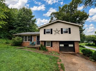 341 Twin Rivers Dr, Bronston, KY 42518
