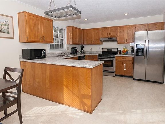 3rd image of 908 Smoketree Dr