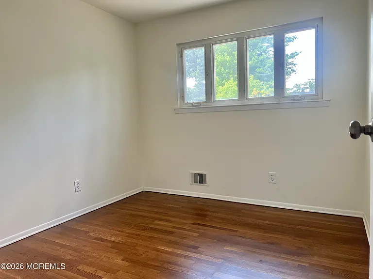 12 White Dr — Photo 13