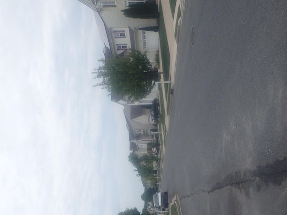 4th image of 110 Fox Hollow Dr
