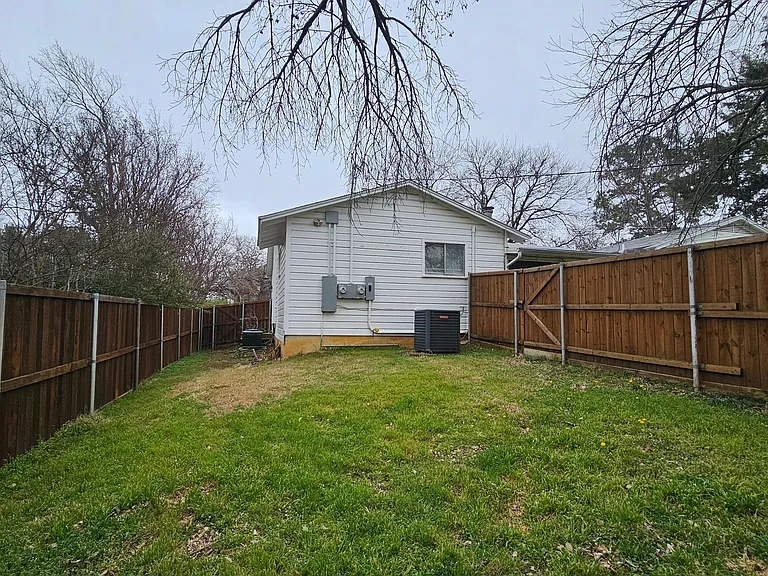 2115 Glenwood Ln — Photo 25
