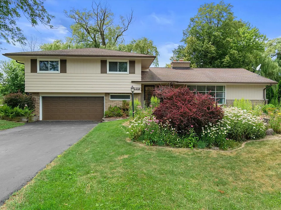 9041 N Rexleigh Dr